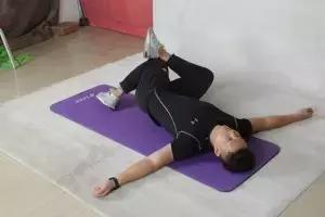 解决腰痛的腰椎锻炼方法,练一下腰椎的操