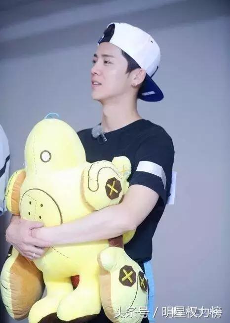 实拍偶遇陈伟霆赵丽颖张艺兴,赵丽颖陈伟霆卡通