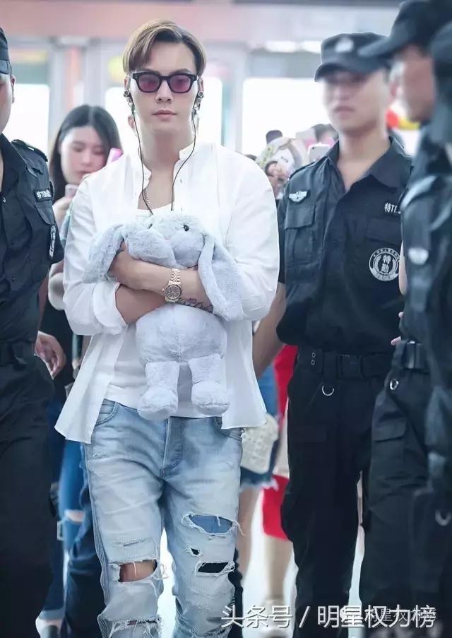 实拍偶遇陈伟霆赵丽颖张艺兴,赵丽颖陈伟霆卡通