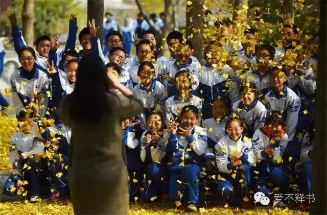 美呆了！被银杏包围的北京育英学校，在这里学习都是一种享受