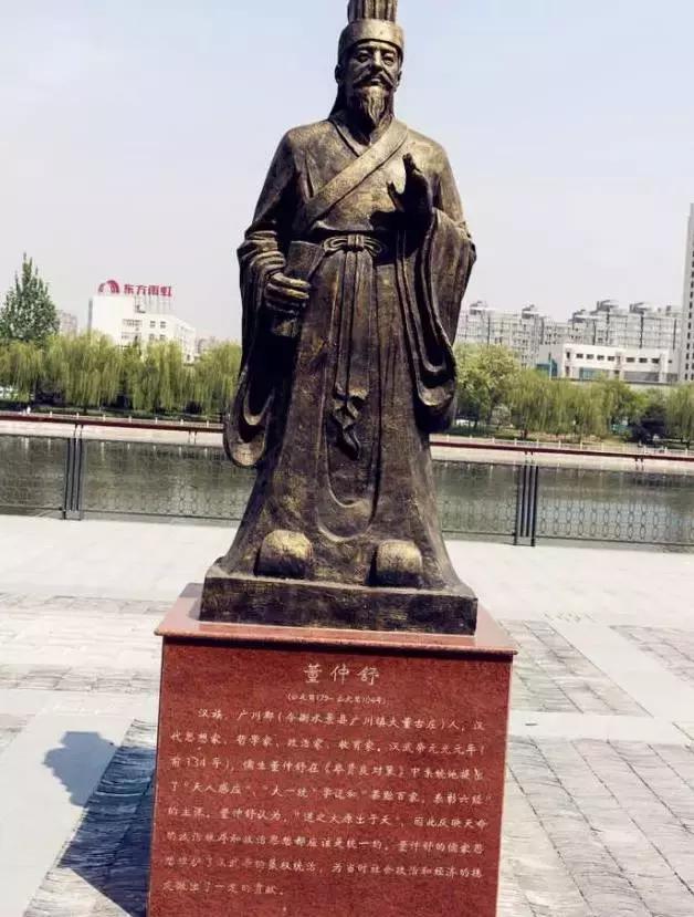 这个村庄一千年前建了个生态下水道，全村至今不淹水，生物还活着