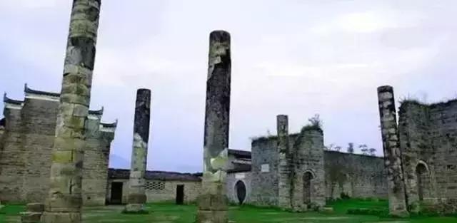 这个村庄一千年前建了个生态下水道，全村至今不淹水，生物还活着