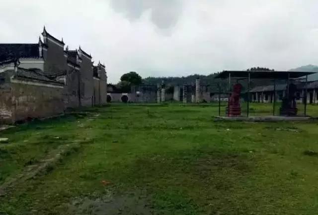 这个村庄一千年前建了个生态下水道，全村至今不淹水，生物还活着