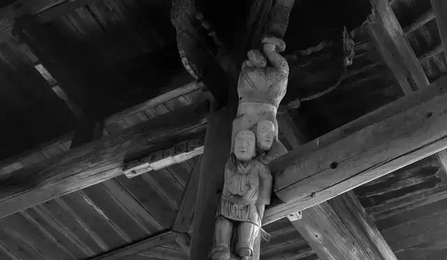 这个村庄一千年前建了个生态下水道，全村至今不淹水，生物还活着