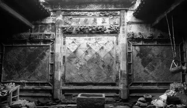 这个村庄一千年前建了个生态下水道，全村至今不淹水，生物还活着