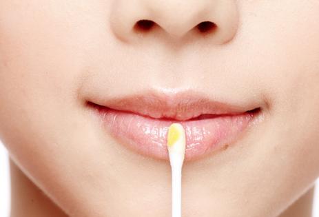 油性皮肤脱妆后怎么补妆,夏季油皮脸部容易脱妆浮粉