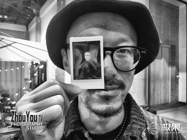 高级摄影师拍摄技巧实例,怎么用手机拍出拍立得的高级照片