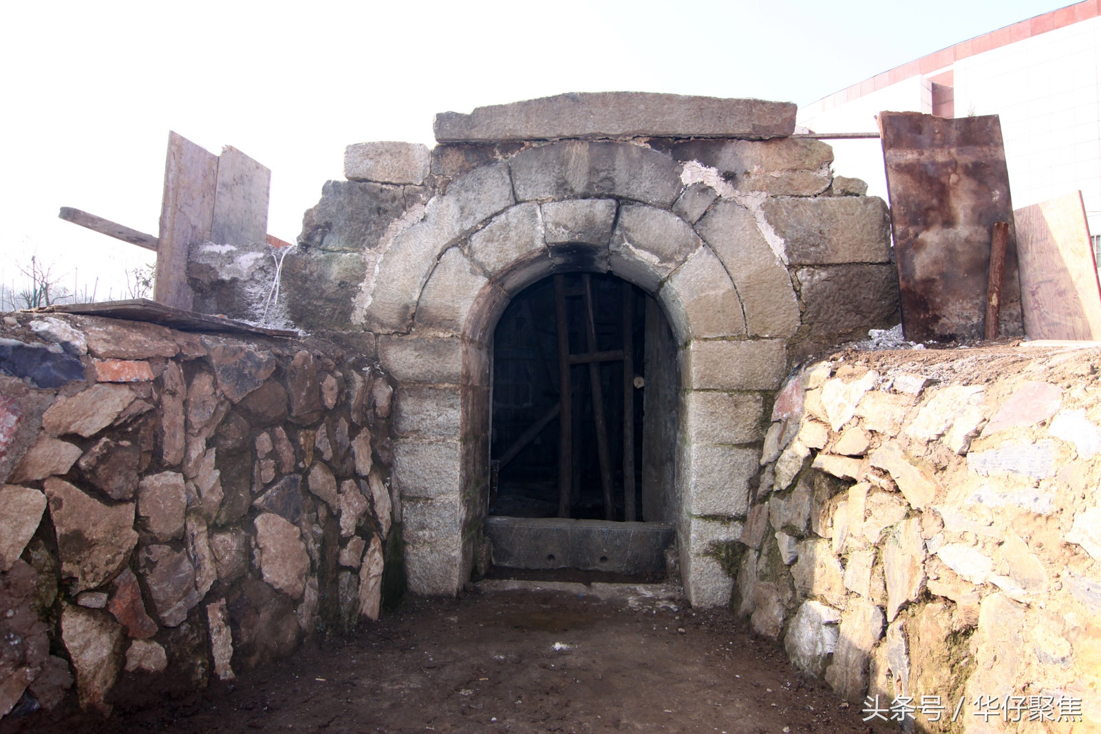 考古发现古墓舍利子,探寻3000座古墓解密摸金校尉