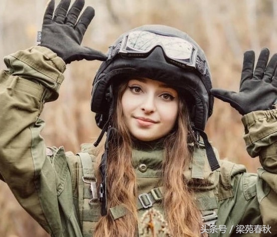 不爱红妆爱武装，俄罗斯军品范儿的萌妹子！