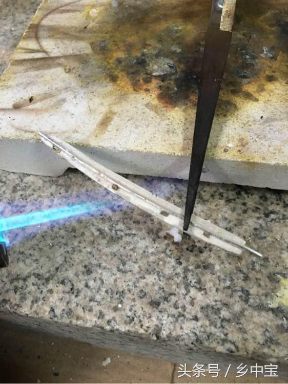 纯手工打造一枚银戒指的过程,纯手工银戒指简单的值多少钱