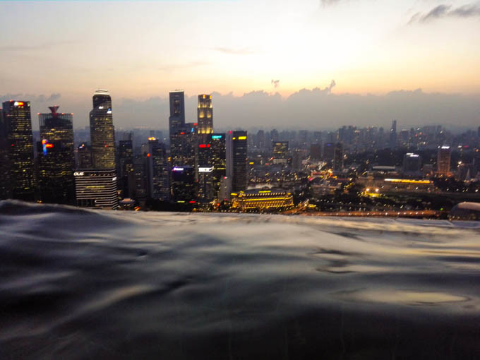 去新加坡,如果你有预算,建议至少去金沙酒店住一晚