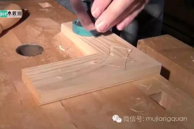 不一样的榫卯,一个能拼接,也能加固木板的蝴蝶榫