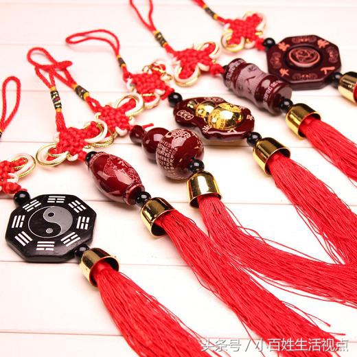 最传统的地摊生意,饰品地摊卖什么最吸引人