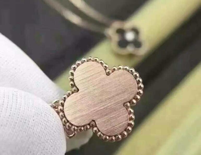 vca梵克雅宝四叶草项链怎么挑选,vca梵克雅宝圣诞限量版项链长度