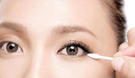 油性皮肤脱妆后怎么补妆,夏季油皮脸部容易脱妆浮粉