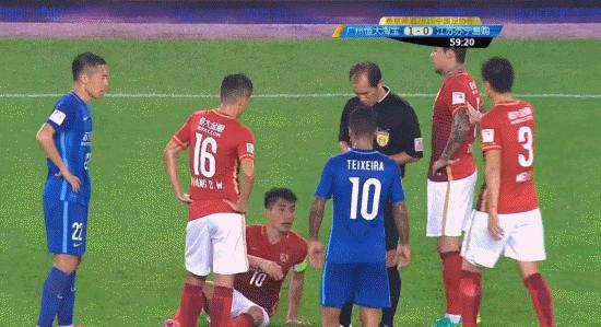 郑智被放倒视频,郑智近期踢全场的比赛