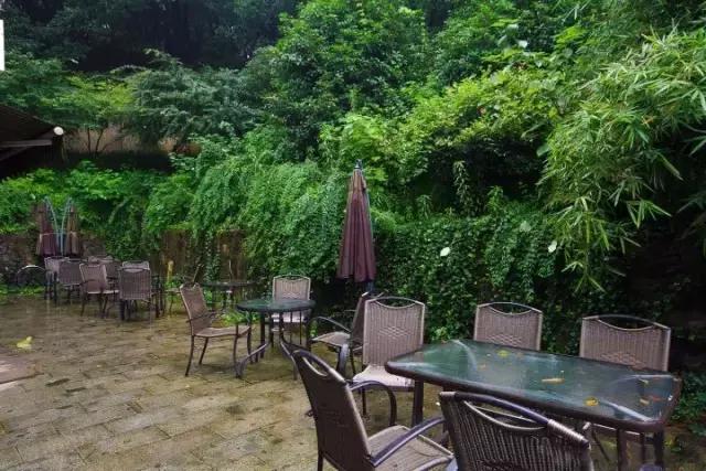 他颠覆我们心中理工男的形象，砸锅卖铁造民宿价格却低的惊人！