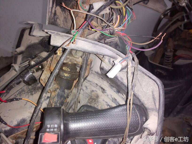 电车骑得很快突然断电有电不走了,当你电车没电的时候怎么办