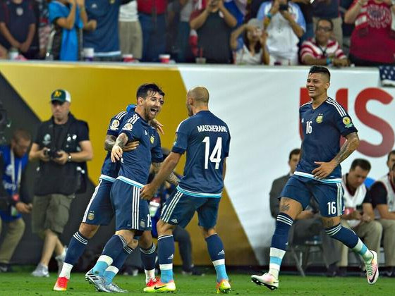 内马尔挑球过人实况足球,内马尔复刻梅西犯罪式过人