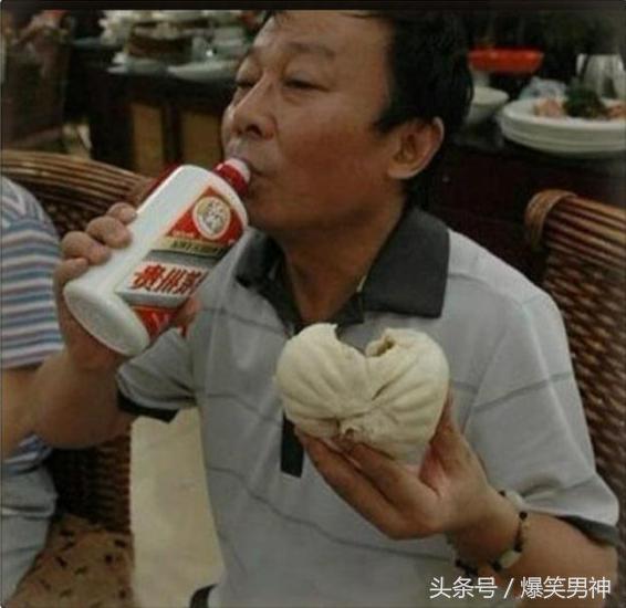 老公真的太坏了，罚我夹舌头