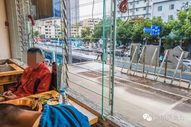 昆明一家火锅店一个月挣多少钱,昆明火锅店老板说一天只卖45锅