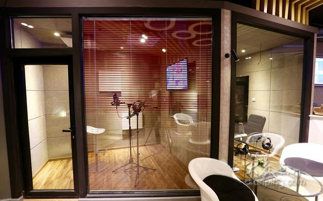 在手机里存一首自己的歌吧，成都这6家录音棚让你爱上自己的声音