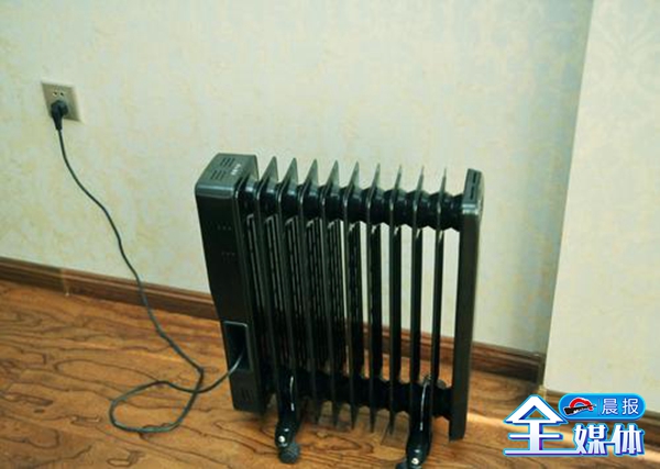 手冷脚冷头疼嗓子疼低烧,头疼且夜间发烧腿脚无力