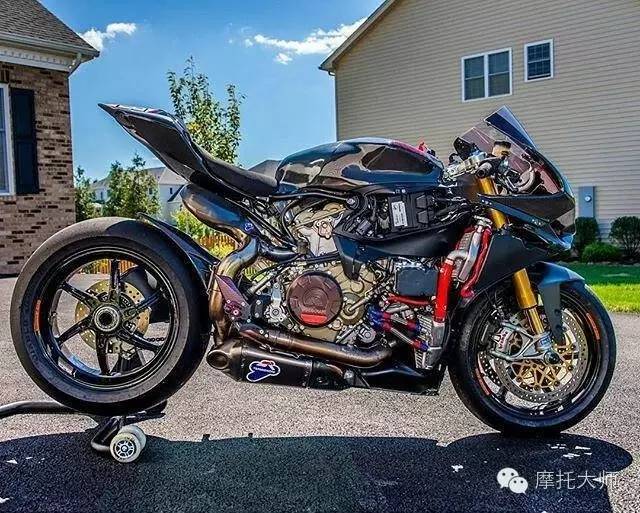 女生都喜欢杜卡迪吗,现实中遇见杜卡迪