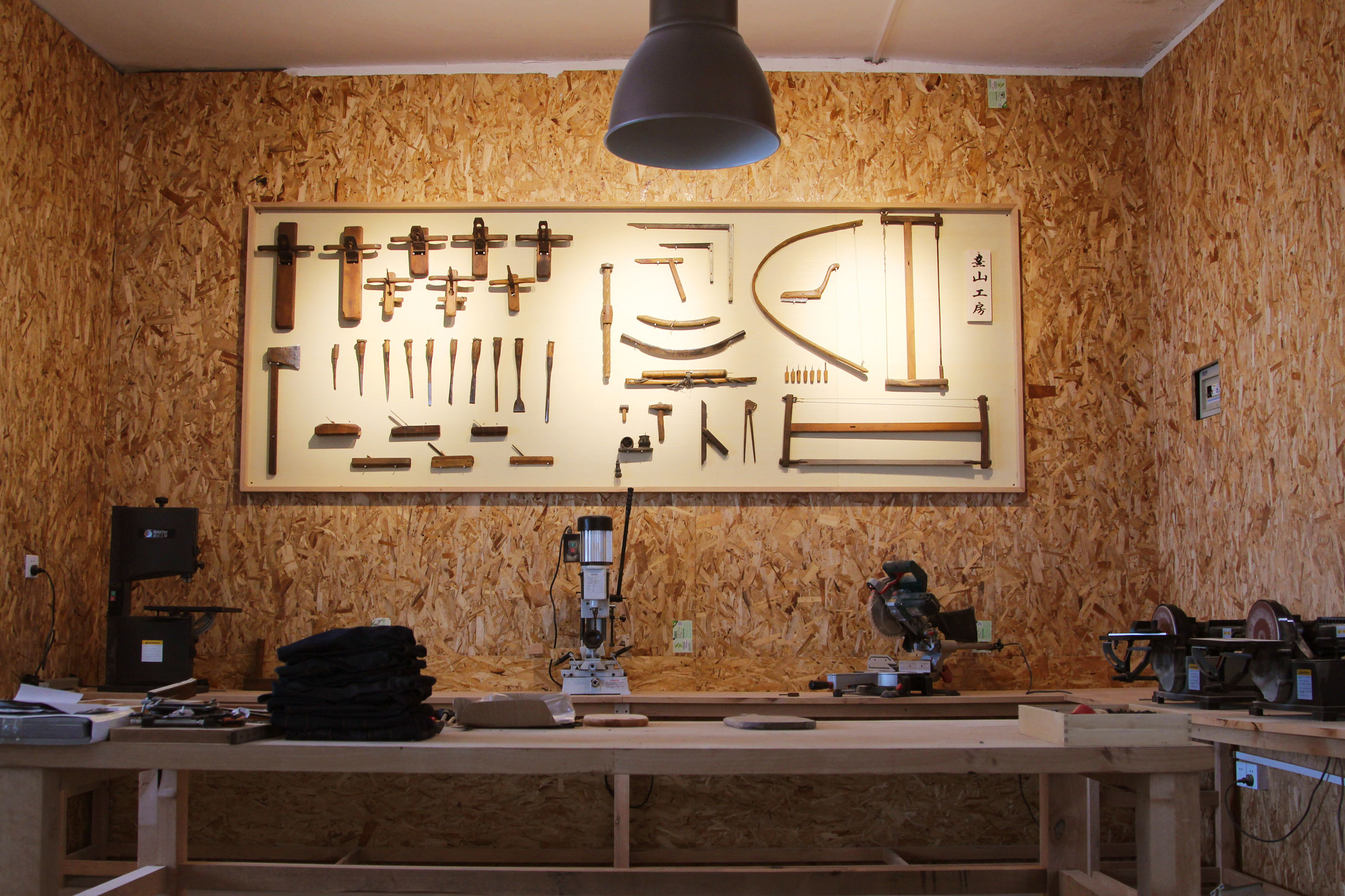 独立设计师与老木匠在最美的海景工房里创办原创家具品牌