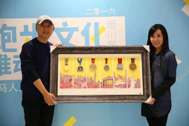 她跑出了1家公司、3本绘本、100余幅奖牌画：不愿十年后悔恨