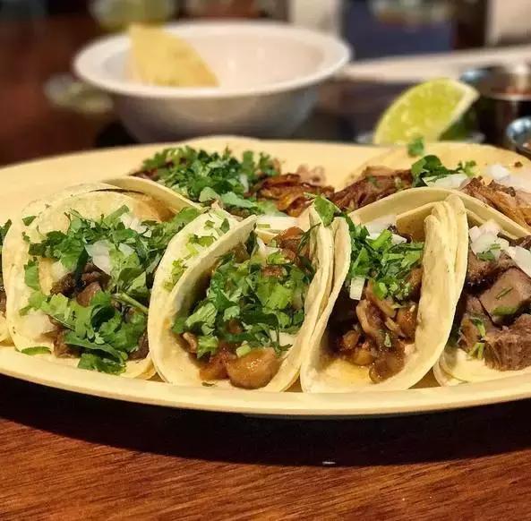 100块钱在国外能买什么 (100人民币在国外能买点啥)