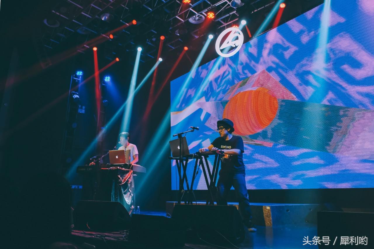 看雷磊和DaveLiang如何用好奇心编织三盒老磁带