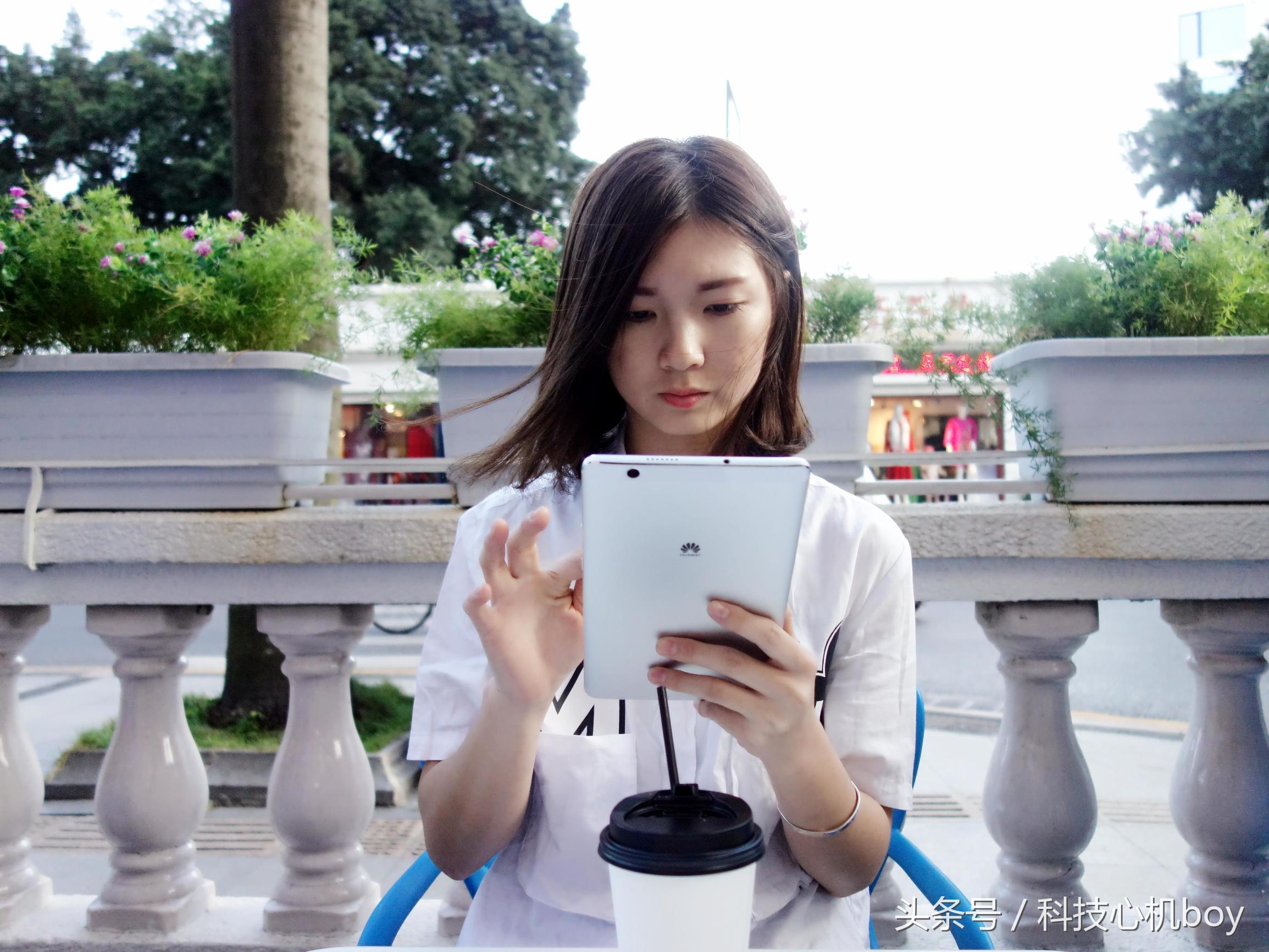 华为nova8pro和荣耀m3哪个好,华为mate40e和荣耀m3选哪个