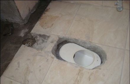 卫生间马桶可以移动吗,卫生间的马桶位置可以移动吗