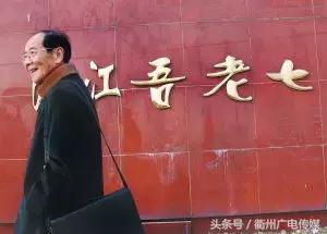 他，是宫宝的创始人，退休后研发了羊胎口服液，如今还在奋斗