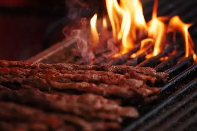 去哪儿泡温泉才是你的最爱,天冷来这里泡温泉最幸福