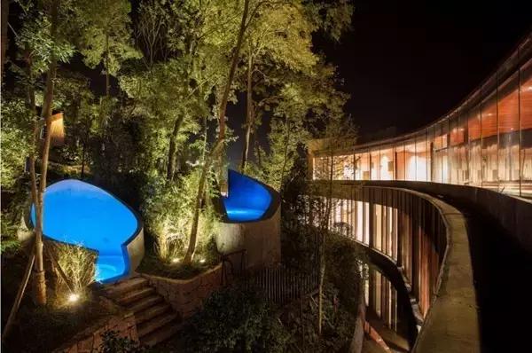 去哪儿泡温泉才是你的最爱,天冷来这里泡温泉最幸福