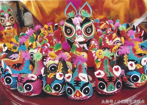 最传统的地摊生意,饰品地摊卖什么最吸引人