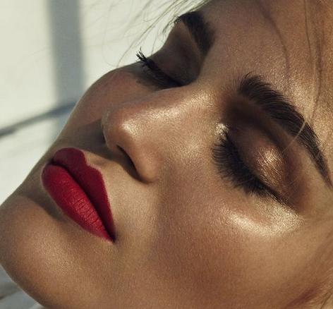 油性皮肤脱妆后怎么补妆,夏季油皮脸部容易脱妆浮粉