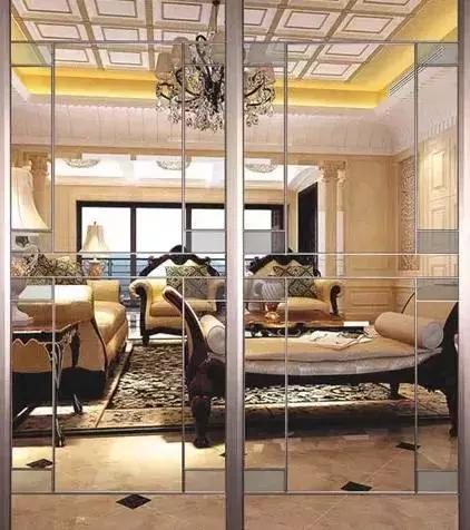 家里的门窗脏了如何清理,家里门脏了怎么清理