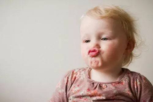 新生儿喉鸣音体征,婴儿咳嗽住进icu