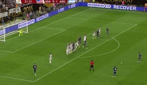 内马尔挑球过人实况足球,内马尔复刻梅西犯罪式过人