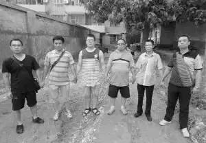 汶川大地震老师救学生的感人事迹,学生煤气中毒老师救一家四口