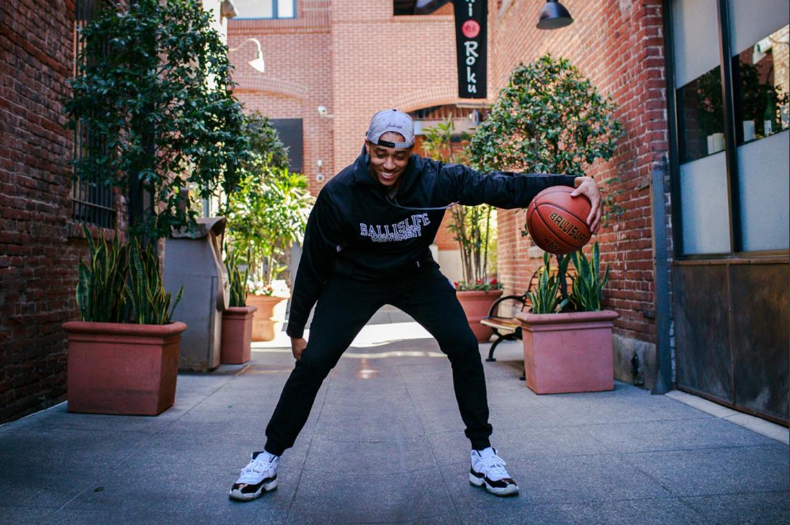 「球长教学」一招帅气“拜佛”让你轻松摆脱对手