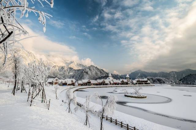 成都周边看雪山泡温泉推荐,成都周边温泉推荐一日游