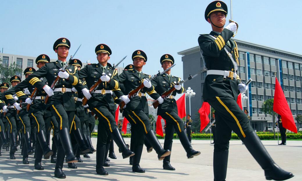 “撩妹天团”，眼睛近视不能超过250度