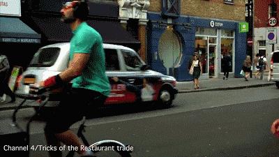 英国400斤胖子不吃饭 (英国胖子每天吃多少碗饭)