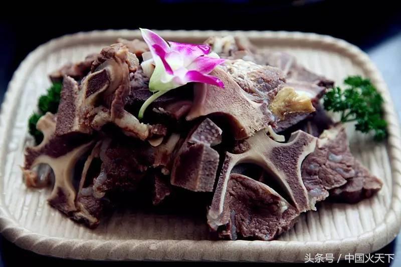 送福利！有人拍月亮有人在丢书，还不如请你吃顿火锅来的实在！