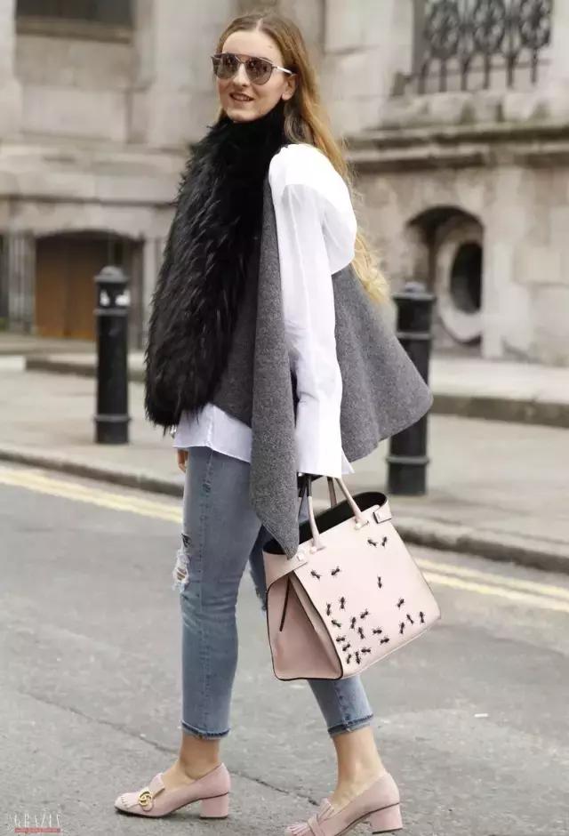 这天不冷不热,适合撩条毛披肩上!