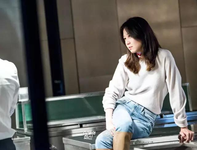 孔孝真同款棉袄,孔孝真穿搭灰色大衣